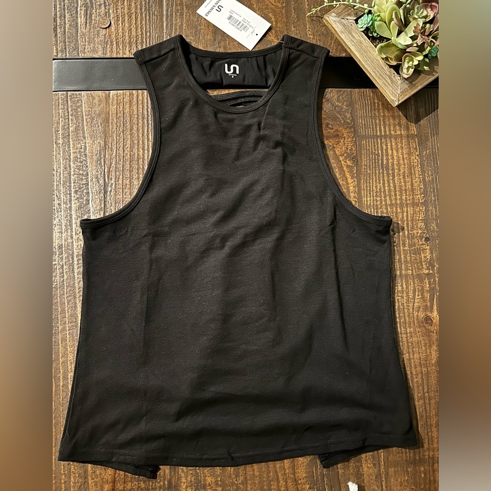Black Sleeveless Muscle Tee